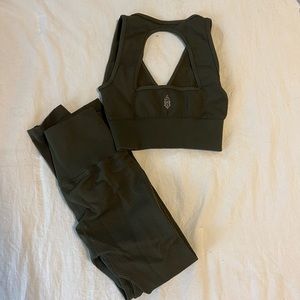 Dark green free people movement workout set with leggings and tops